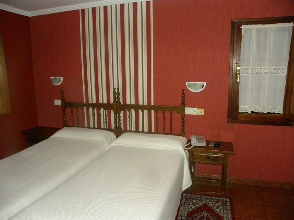 Hotel Restaurante Casa Fernando Ballota Esterno foto