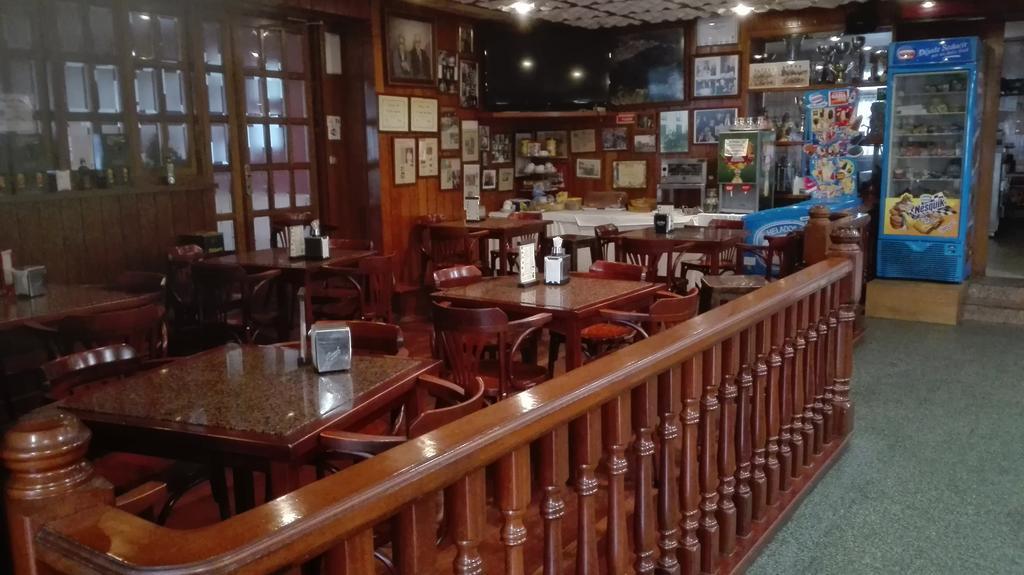 Hotel Restaurante Casa Fernando Ballota Esterno foto